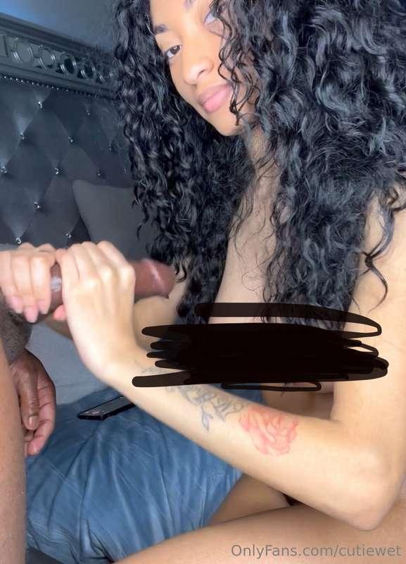 titties out + lingirie pics with face • handjob with my pret..