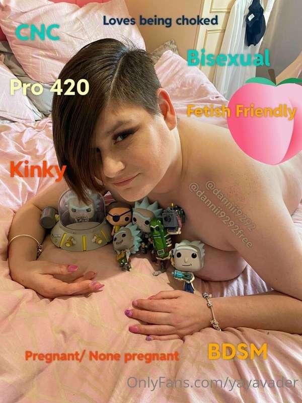 Come & sub to this curvy, kinky, geeky stoner. The kinkier t..