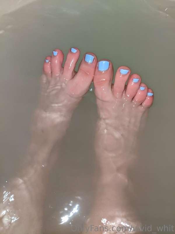 Happy TOESday 👣! Like my pedicure? :) I thought you might so..