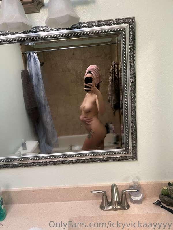 ickyvickaayyyy image #2