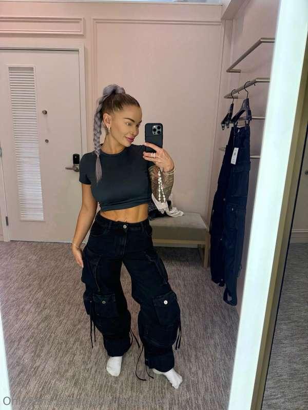 Do i have good fashion or do you prefer me naked?🥰