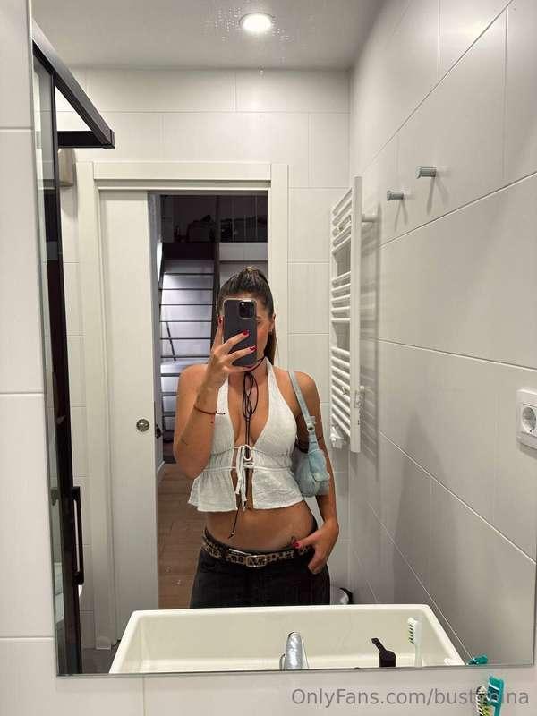 Tried this outfit on, took a mirror selfie… and wow, even I ..