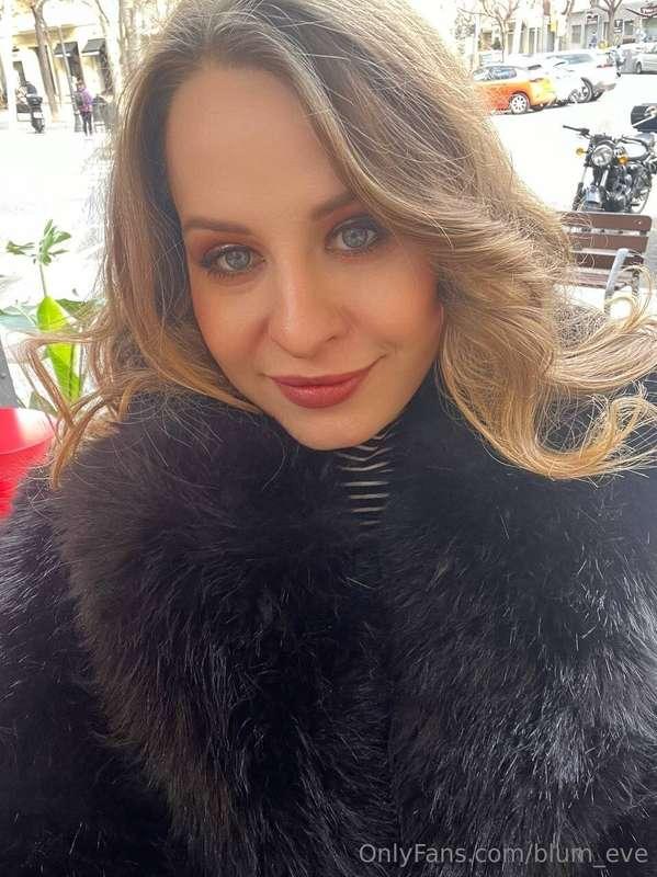 Beautiful makeup and hair, and I feel irresistible🥰
