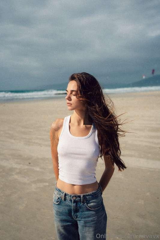 waves keep crashing just like I’d crash into you 🌊