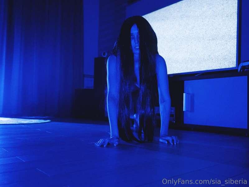 Boo, are you scared? Don't be afraid, I'm a friend. I won't ..
