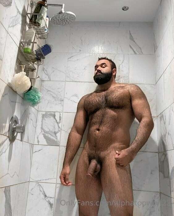 Morning Rinse 🚿
“Like” if you wanna join me 😏