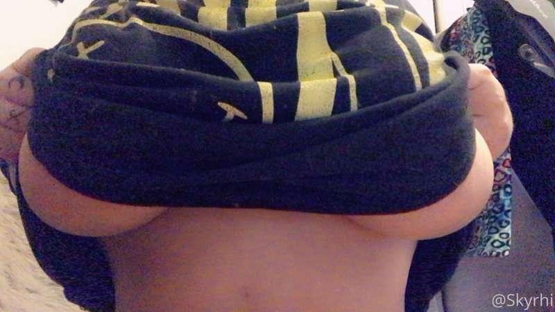 Who wants another ass fucking video? 😋 Or maybe a double pen..