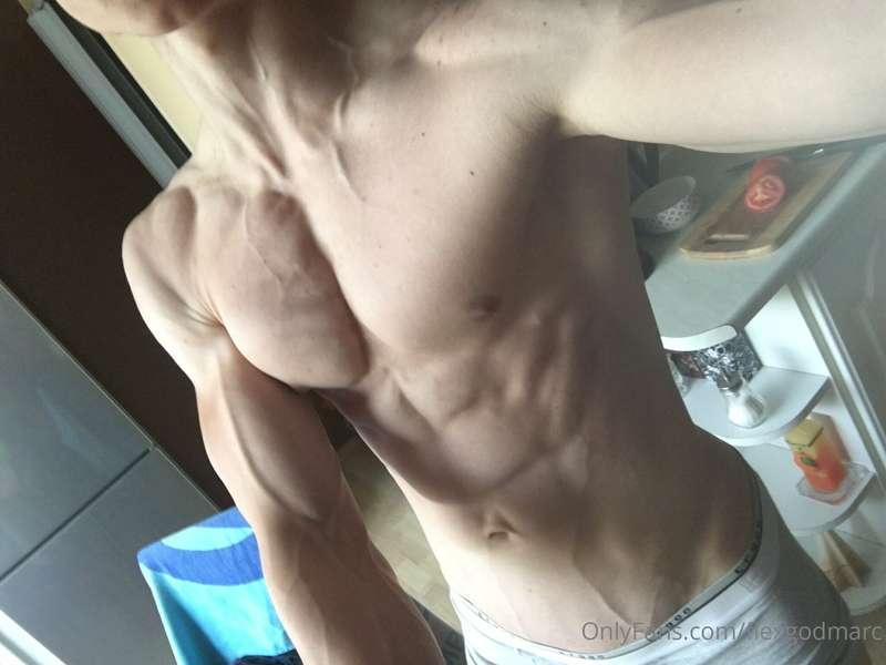 Veins everywhere! Myself after carb up!😈