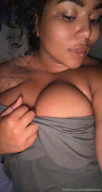 Good morning from me and my 2 huge yummy titties! 😘