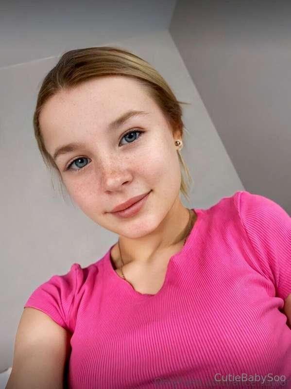 Stunning bbe @alice.taylor wants to show daddy how wet she i..