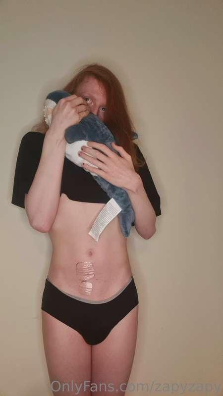 Tummy exposed 😳