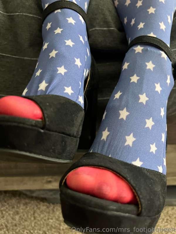 mrs_footjobqueen image #0