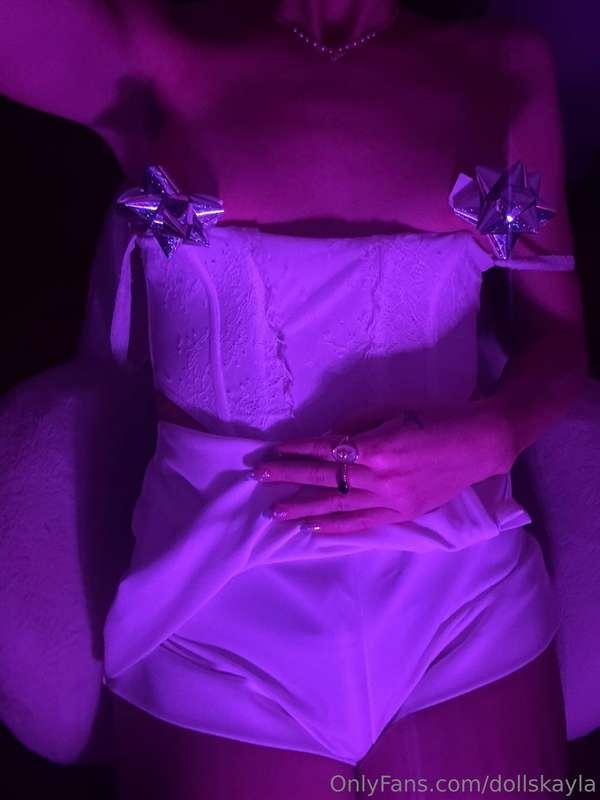 Beside my big ass titties... DM me what's my most attractive..