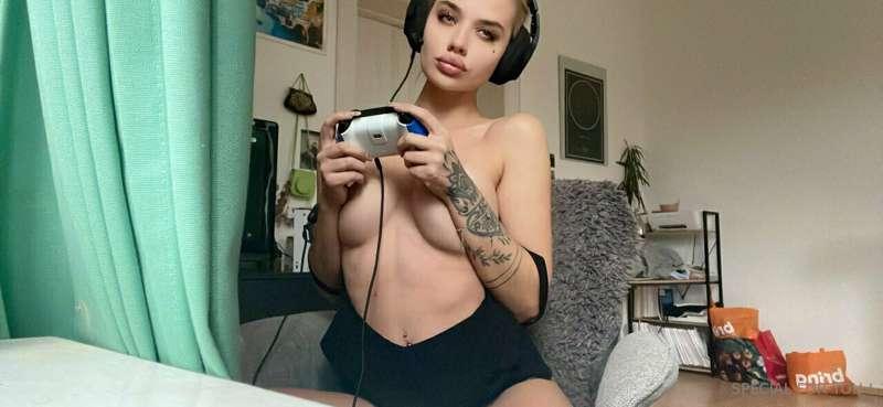Hey! I'm @sweet_aliceee 😘😘 💦come to know a new world between..