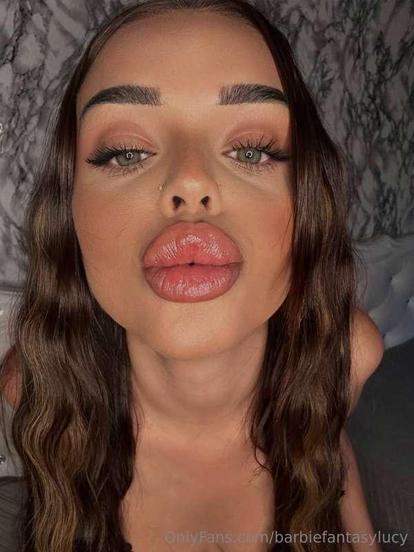 BIG LIPS GIRL💋Do u wanna kiss? 😈