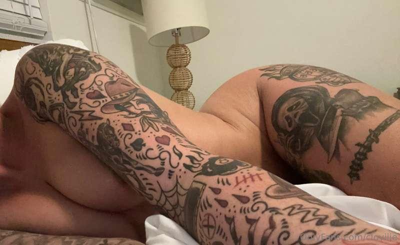 Horny and bored… 😈