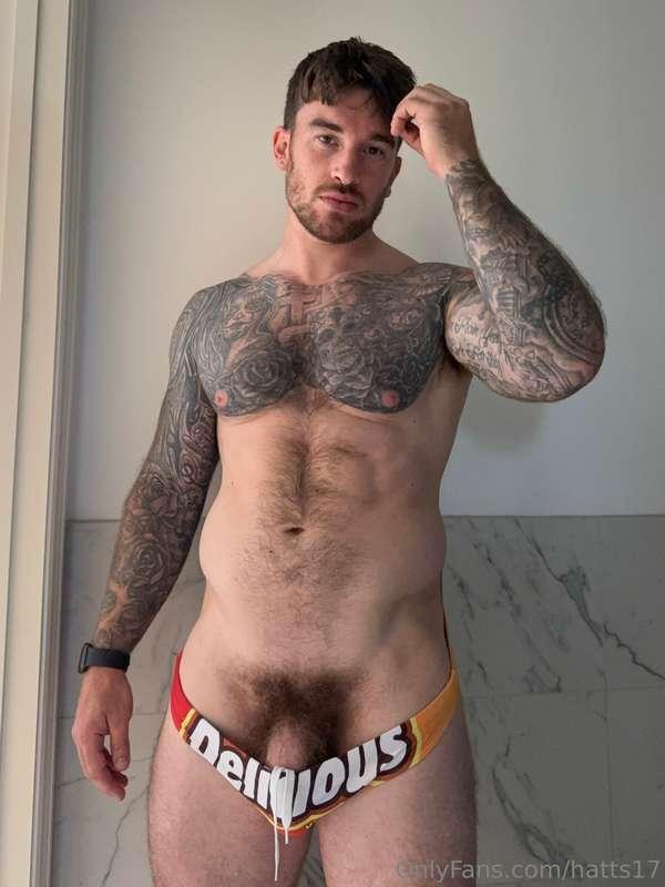 Swipe to see my juicy bellend 🤪