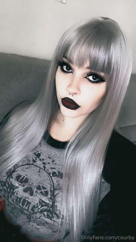 Exposing my titties for you to cum on 🤤