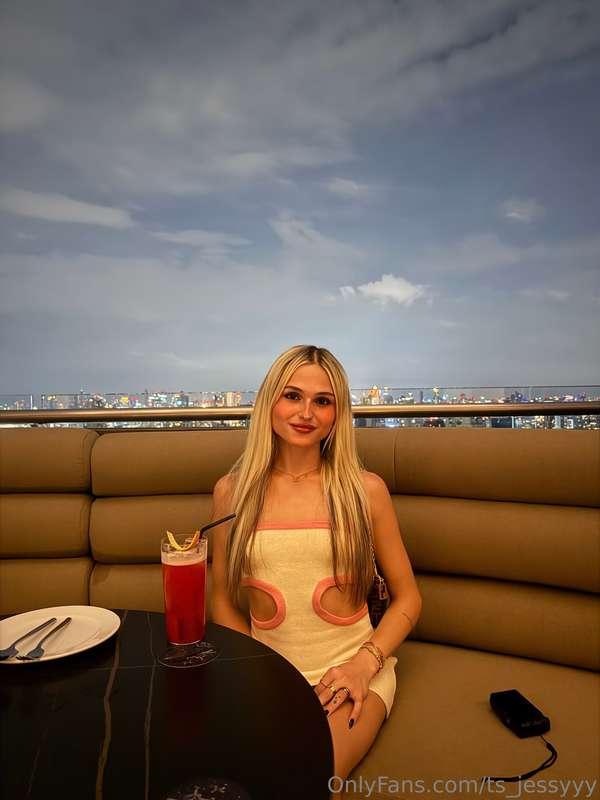 take me for a drink and I’m all yours 😘 🥂