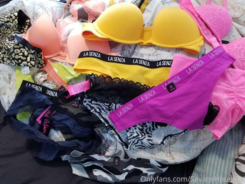 Wanna buy my panties?? Hit me up for details 💗
