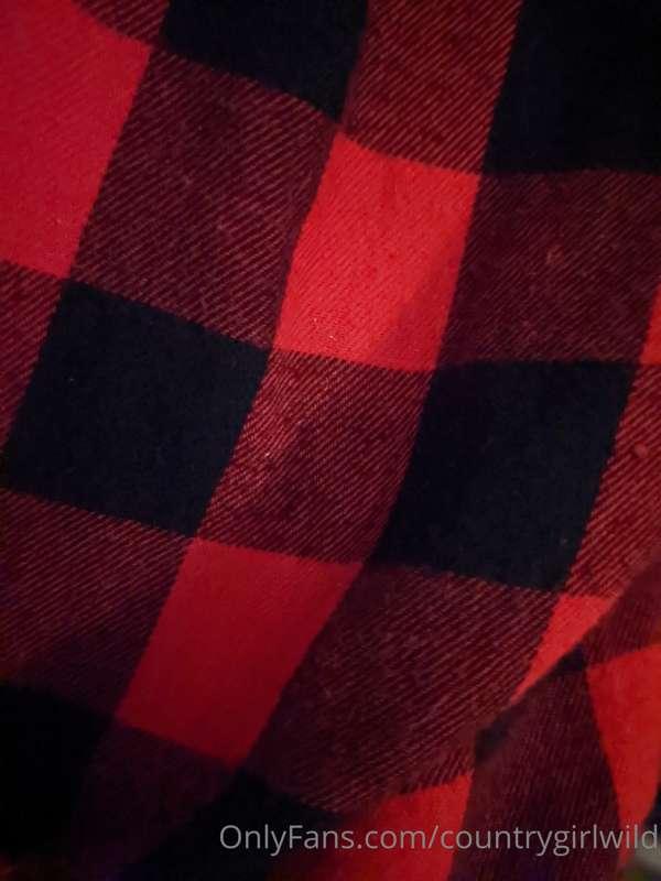 Uploading new content at 10pm Eastern! Tease videos, nude, a..