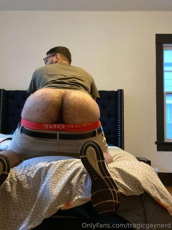 If you hang out at a friends place and don’t take nudes in t..