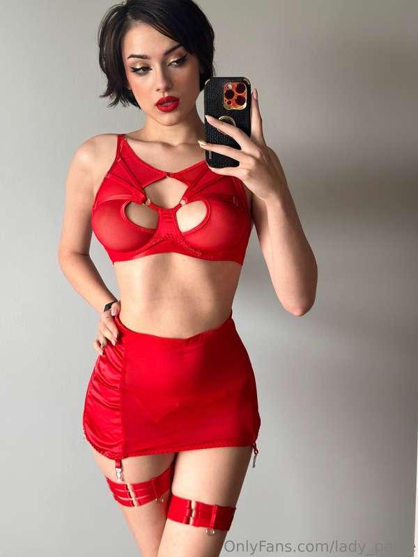 Getting ready for a date night 😈