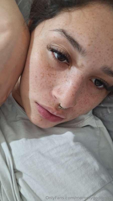 I wish all my freckles were drops of your milk 💦🥛😏