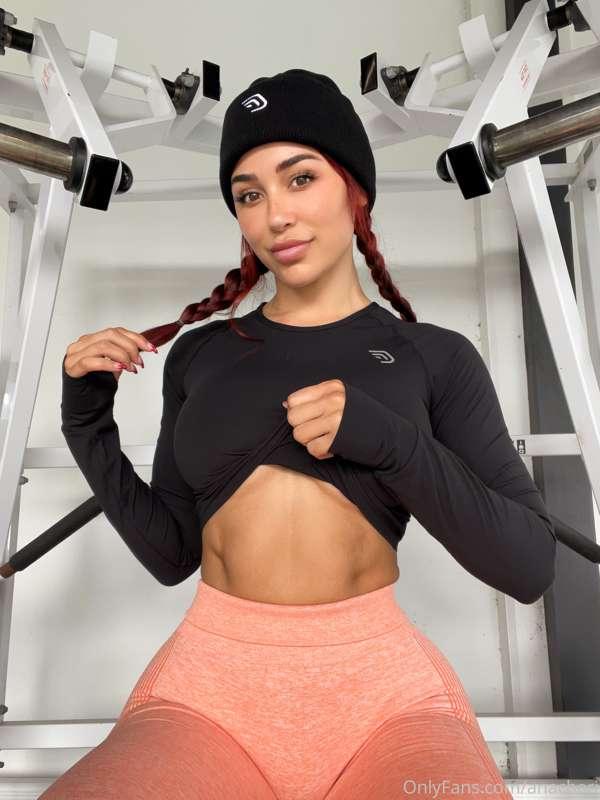 Gettin it in everyday isn't easy, but it pays off! 💪🏼 Sneak ..