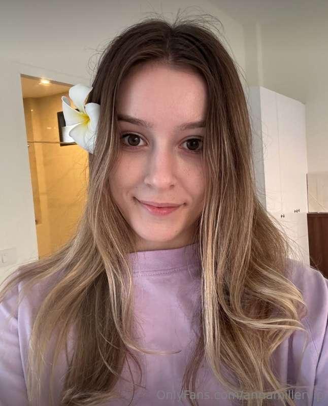 🌟 @nikadvn 🌟This girl is so cute and shy that you just can't..