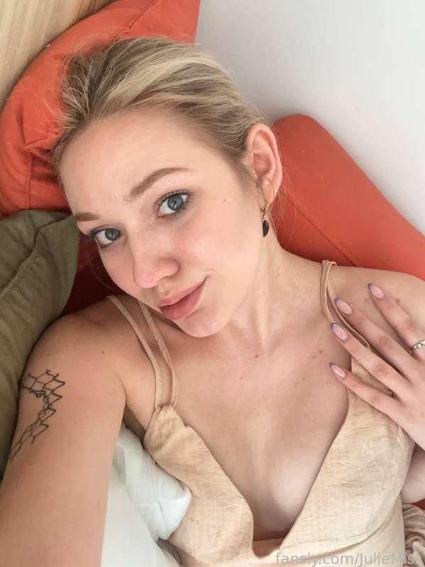juliemiss image #1