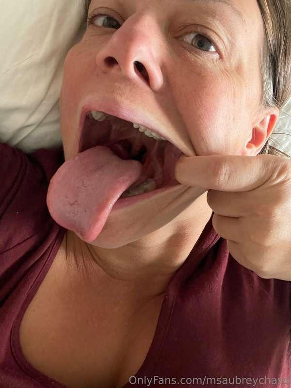 sorry I’ve been missing. midterms are b3ating my ass. 👅😜