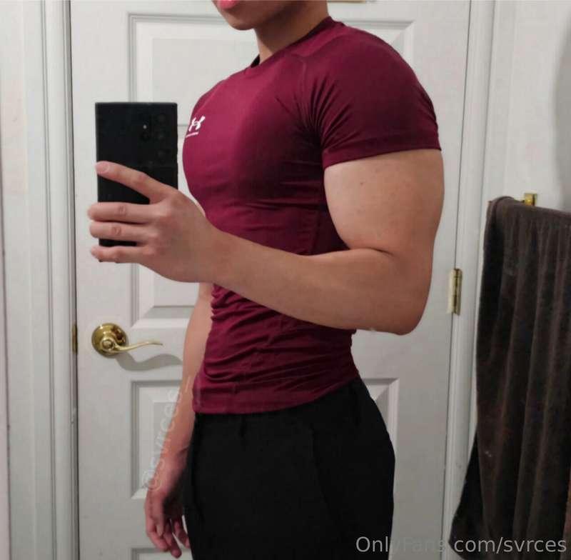 Arms made for headlocking 🙂‍↕️