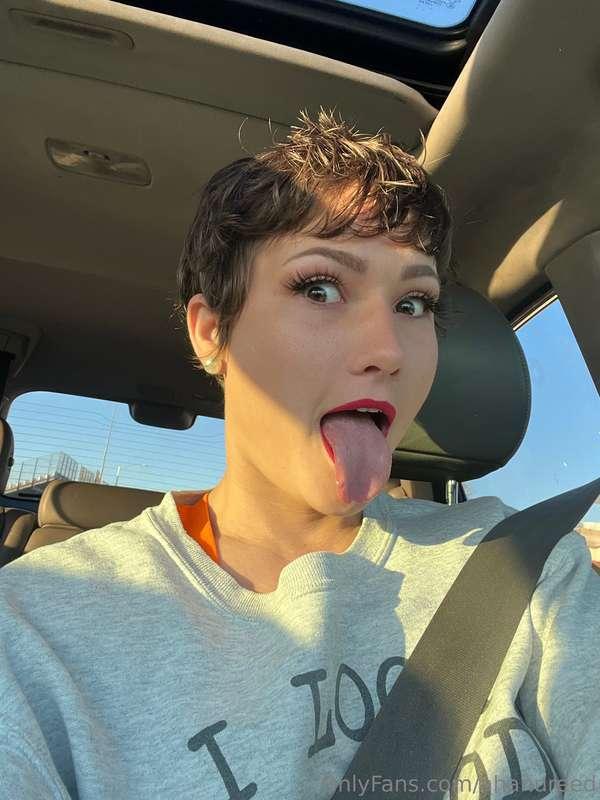 Sloppy blowjob while you are driving? 🤤👅