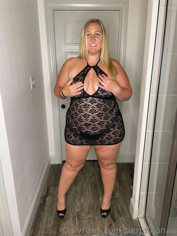 I love sexy outfits like this one ❤️. You can take it off me..