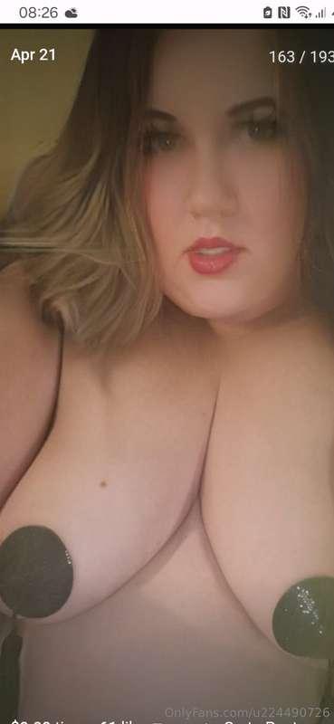 Oh baby do u want to see me play with my tits with my nipple..
