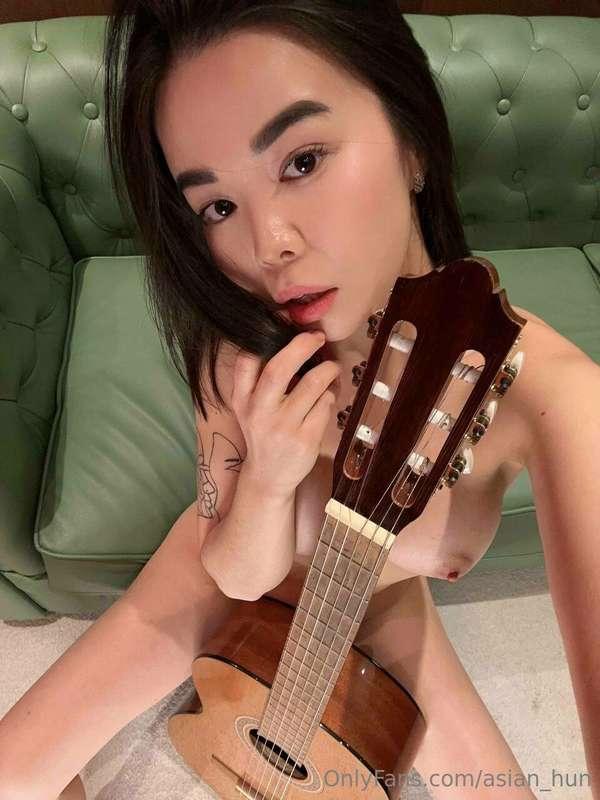 Rehearsing a new song 🎧😋