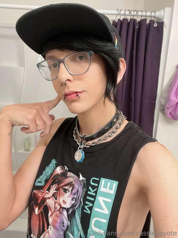 am I dressed appropriately for going out?? 😊✨