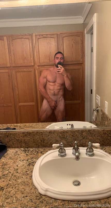 Just another mirror selfie, this time soft dicked and flexin..