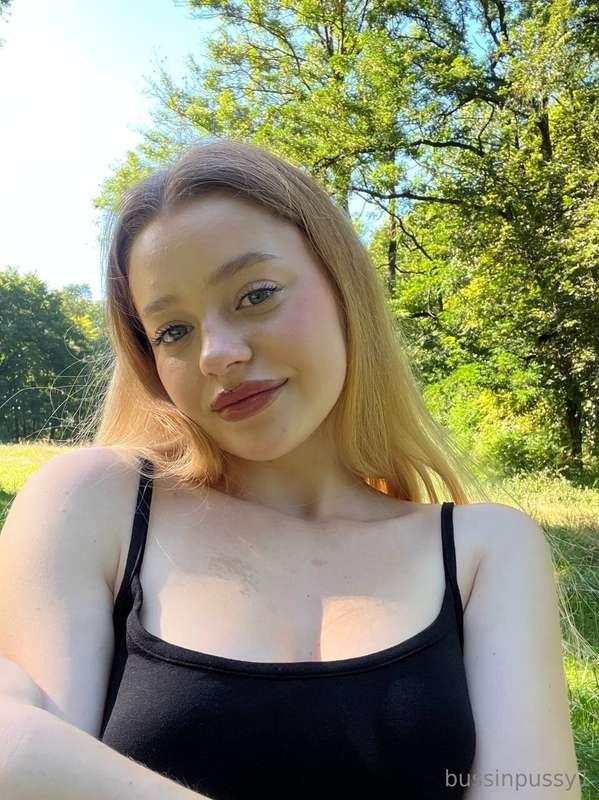 just a cute girl looking for a message from u 😊