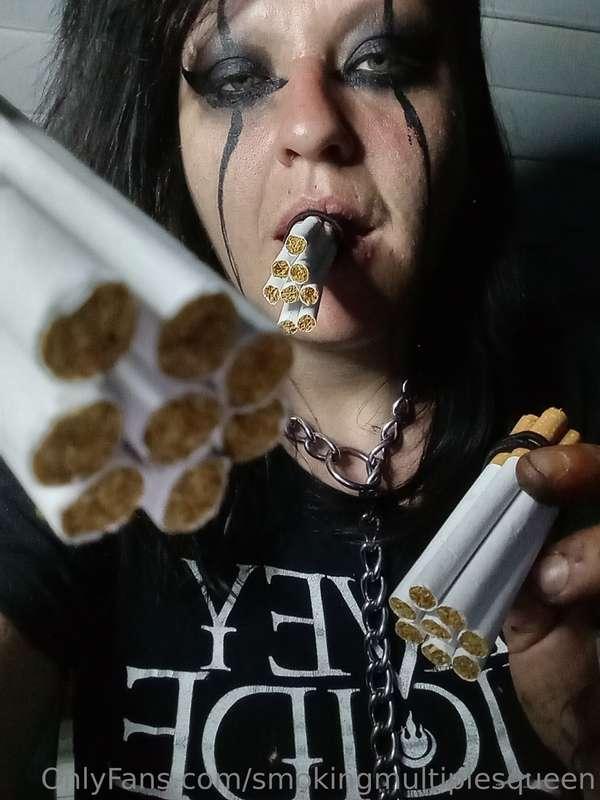 32 cigarettes, one session 🥵🪦👻🏴‍☠️👑🖤💨💨💨💨💨