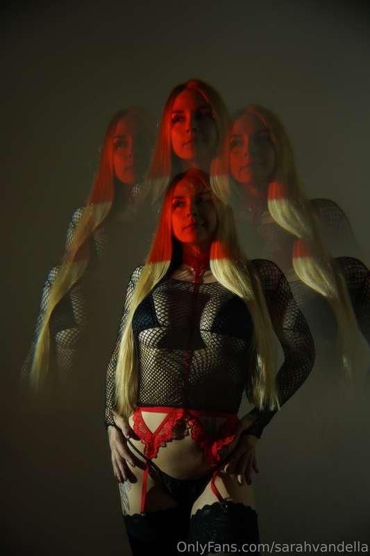 Seeing double or seeing trouble heehee 😈💜🦇New pic set for yo..