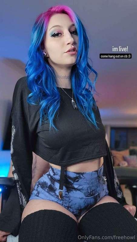 im live! come hang out on my cb stream :3