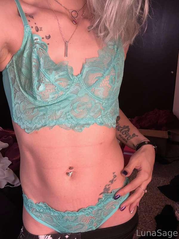 If we can get 250$ in Tips I’ll drop a pussy picture for St...