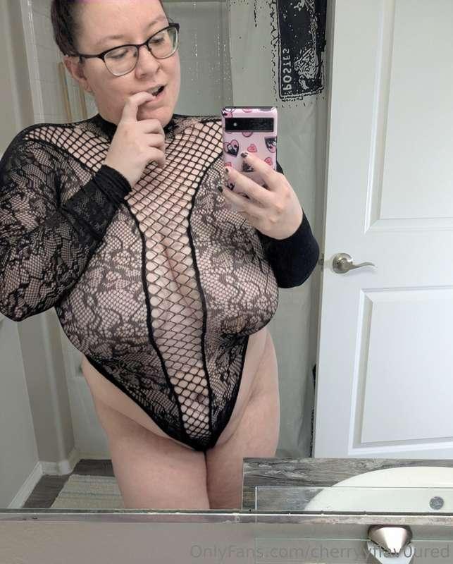 Like my new bodysuit? 💘
