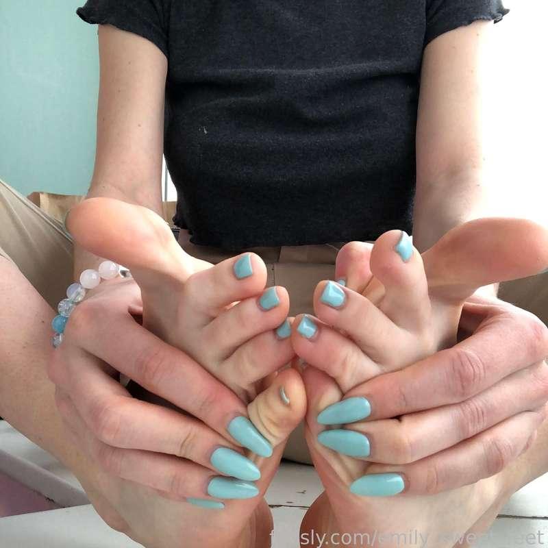 emily_sweet_feet image #0