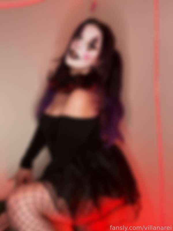 CLOWN GIRL HONK HEAVEN 🤡 

Happy Halloween! 🎃

This is without a doubt the biggest set I’ve shot for/posted here so far… 27 photos in total 😳

Featuring my clown 🤡 girl makeup (which turned out amazing if I do say so myself), there’s SO many good shots in here! My bodysuit and tutu are so cute, and fishnets always add an extra 🔥 touch 👀 
Lots of different poses, some creepy clown smiles, sticking my tongue 👅 out, looking over my shoulder, and lots and lots of goth girl thighs in fishnets 🙏🏻 Almost getting into 🍑 territory there~ I wanna type more about this set but I have to leave some surprises! 

I’m super proud of how this set came out and I really hope y’all like it too 🥰👉🏻👈🏻

#fyp #clown #clowngirl #clussy #tall #tallgirl #bodysuit #halloween #pigtails #clownmakeup #fishnets #thighs #thiccthighs #booty #thicc