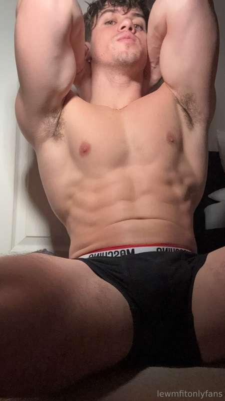 Your muscle boy is online 