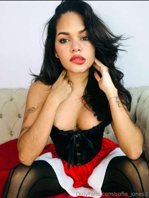 I can be your present for Christmas 🌲💋🌹