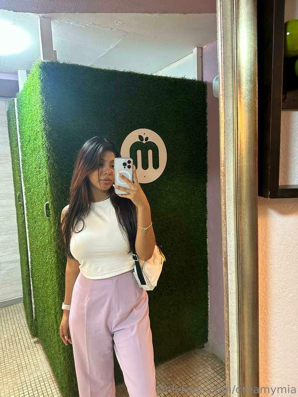Casual vibes and killer outfit goals 😍
